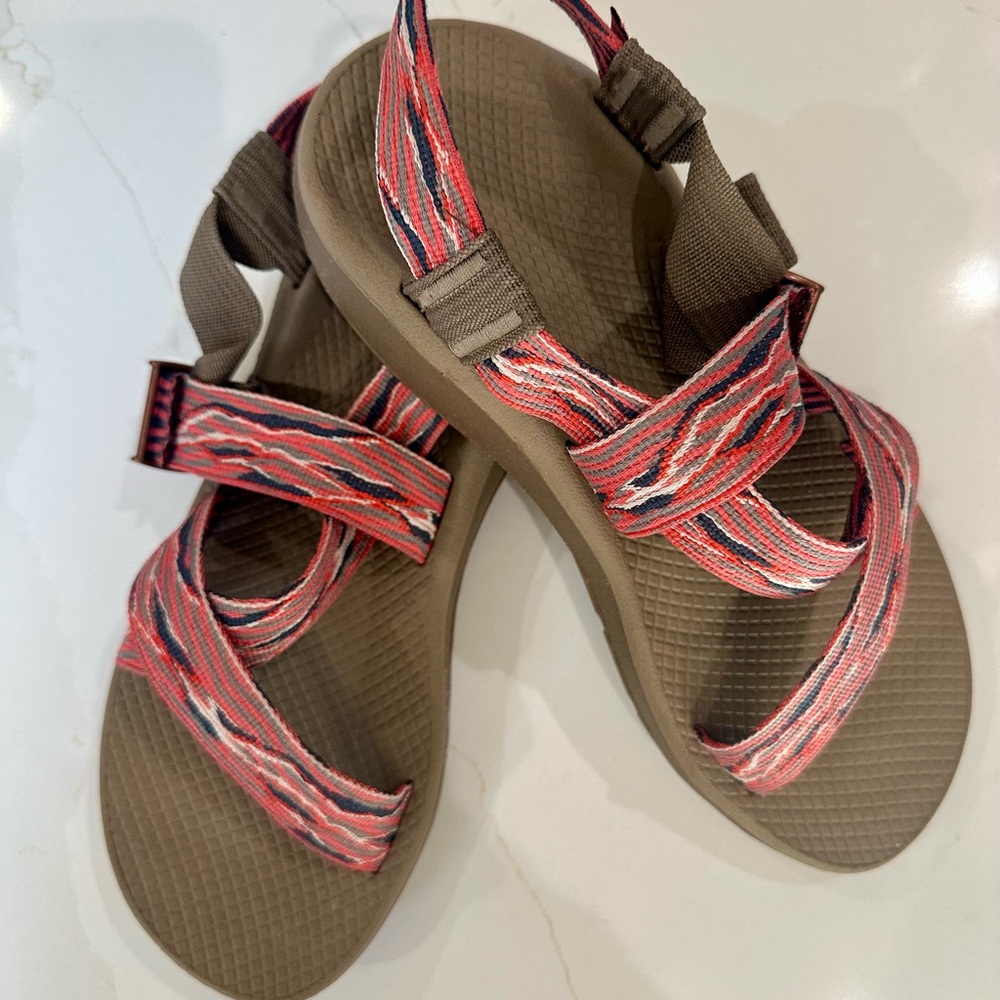Active water/hiking sandals with adjustable straps